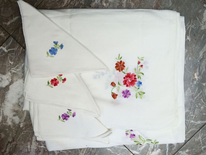 Tovaglia in Lino Bianco Ricamata