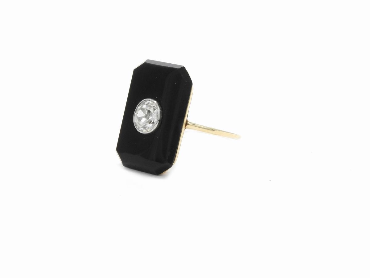 Anello in Oro Giallo con Diamante ed Onice