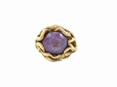 Anello in Oro Giallo con Corindone Viola
