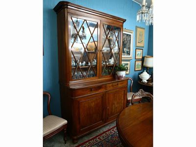 Credenza a Due Corpi in Noce, Piuma di Noce e Ciliegio