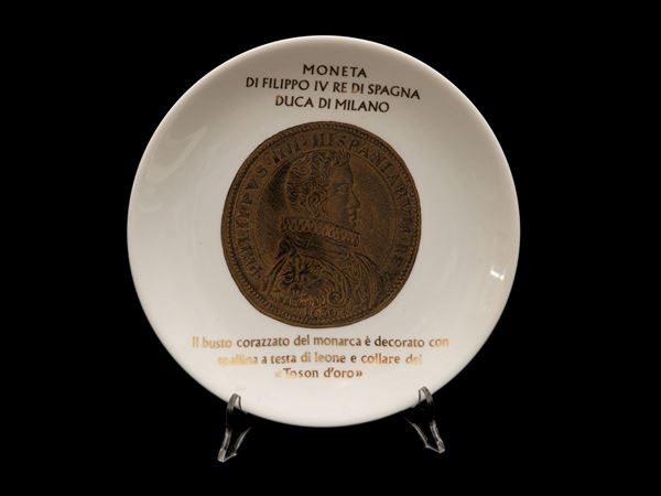 Serie di tre piatti in porcellana, Monete del Ducato di Milano, Fornasetti