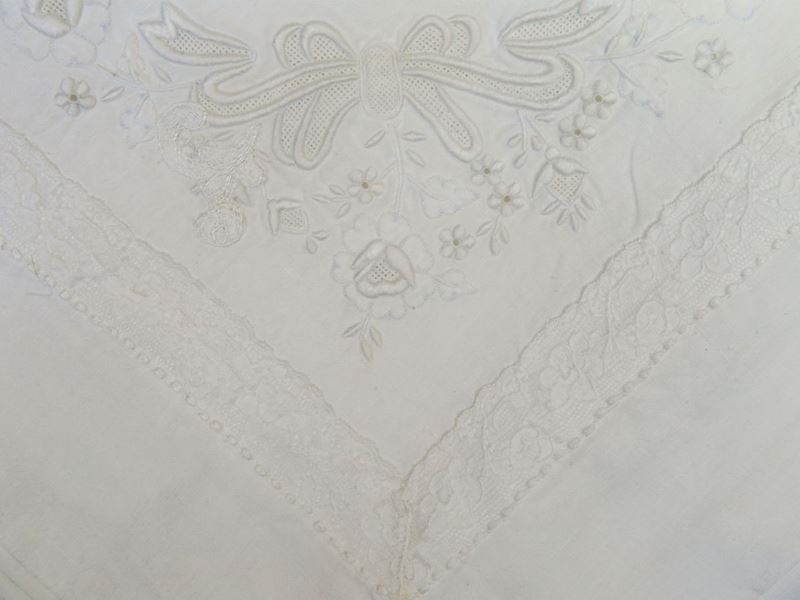 Parure Matrimoniale in Puro Lino Bianco e Pizzo, Artigianato Fiorentino