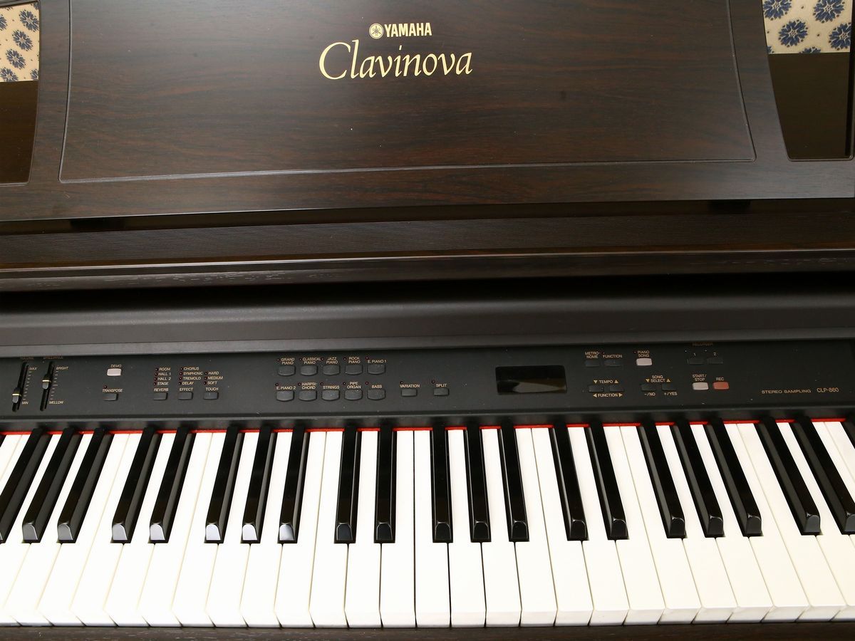Pianoforte Elettrico a Parete Yamaha Clavinova Clp 860