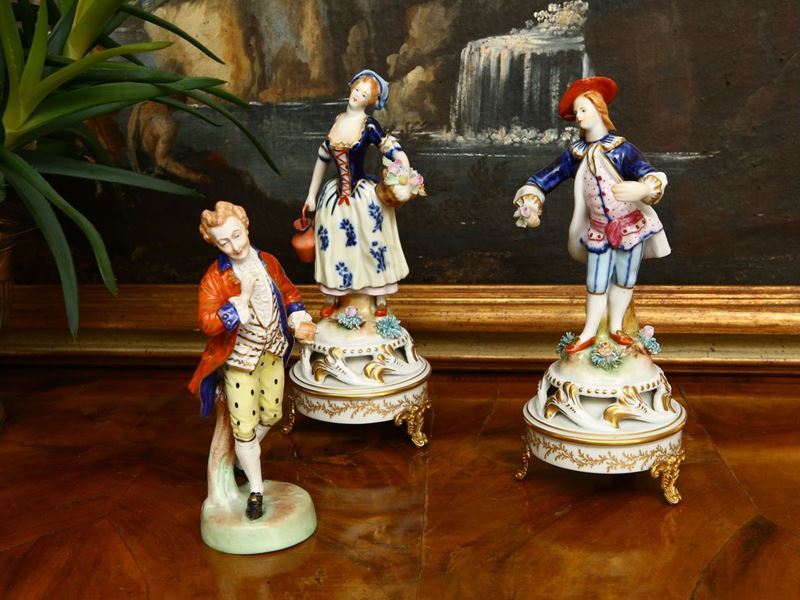 Tre Figure in Porcellana Policroma