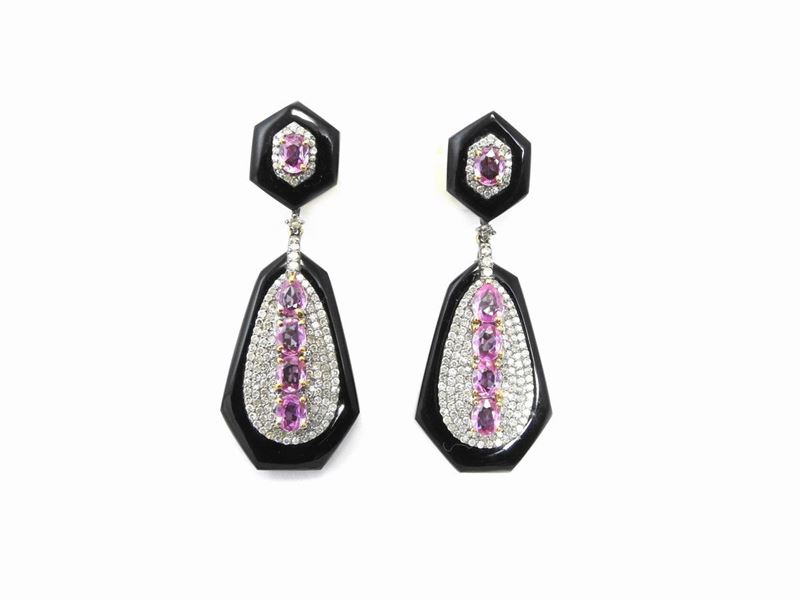 Orecchini Pendenti in Oro Brunito e Giallo 585/1000 con Diamanti, Corindoni Rosa ed Onice