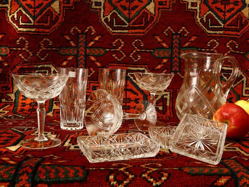 Assortimento di Bicchieri e Accessori per la Tavola in Vetro e Cristallo