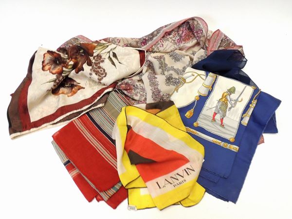 Lot of silk and wool scarves
