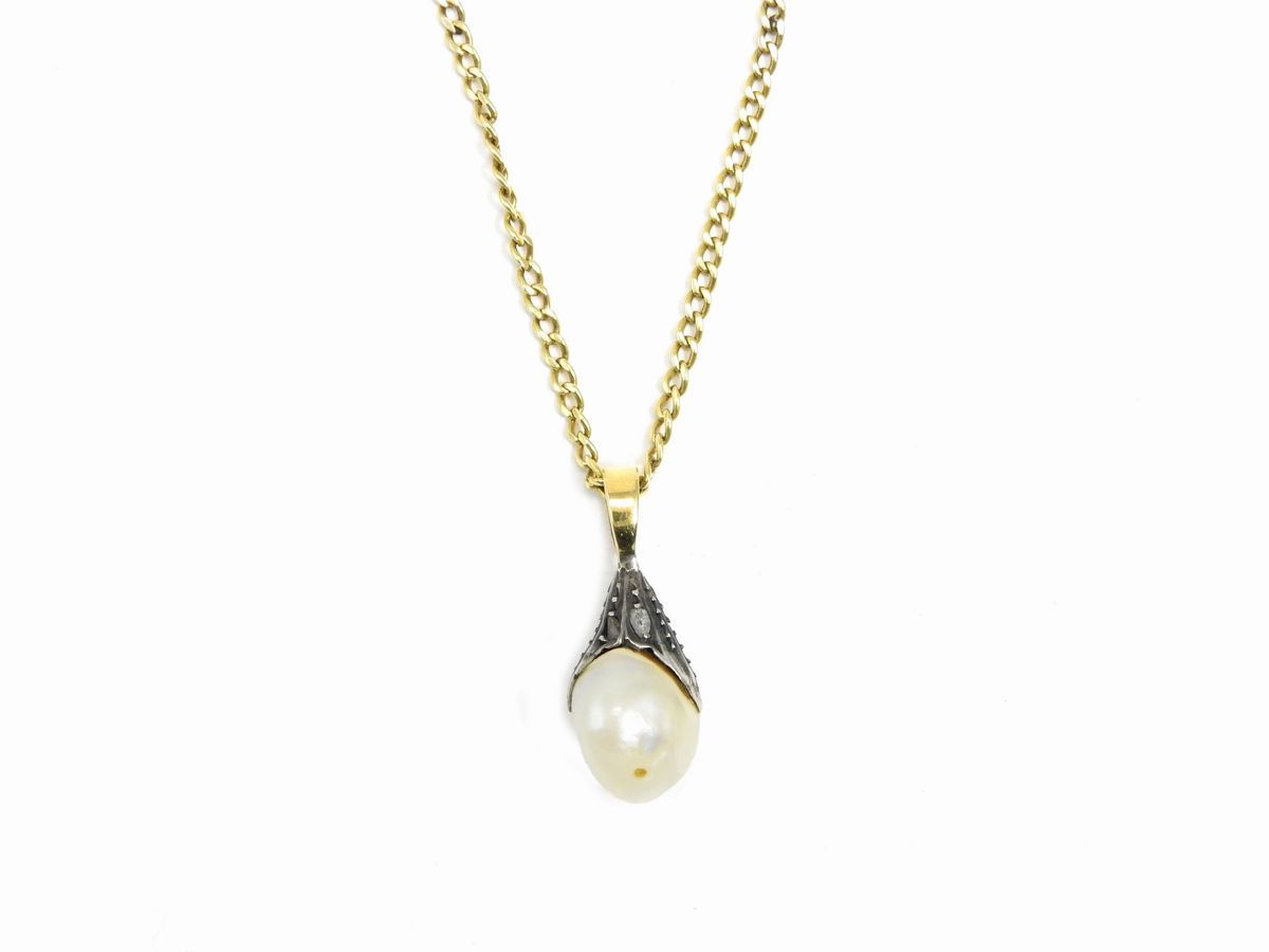Catenina in Oro Giallo con Pendente in Oro Giallo e Argento con Perla Naturale