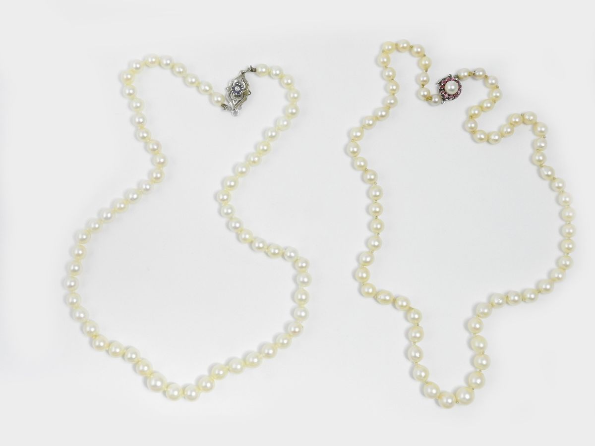 Due Collane di Perle Coltivate con Fermezze in Oro Bianco, Diamante, Rubini e Zaffiri