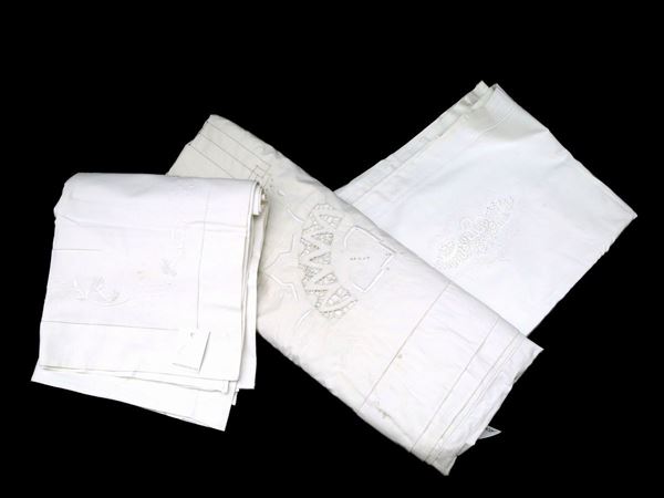 Tre lenzuola matrimoniali in lino bianco