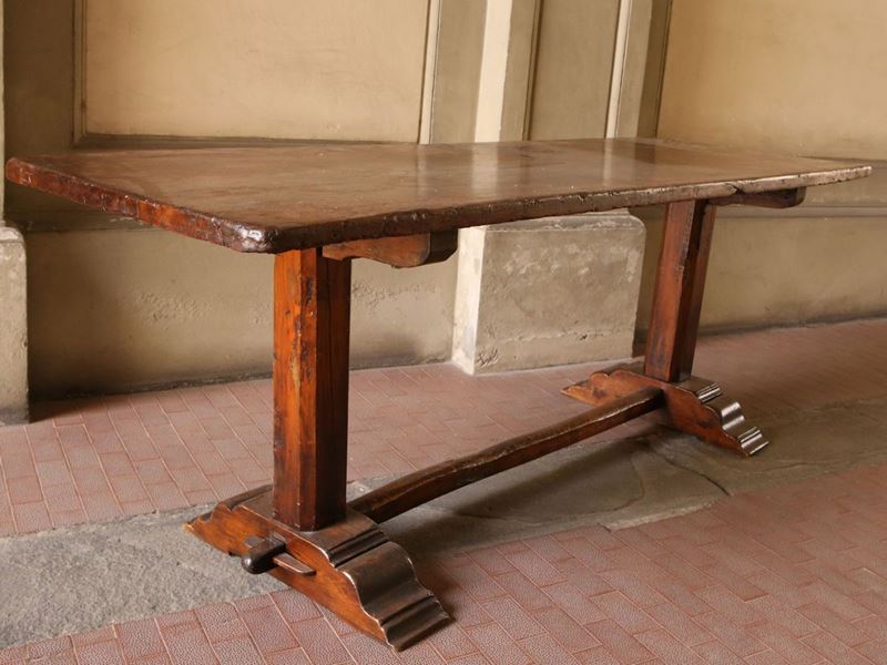 Tavolo a Fratina in Noce