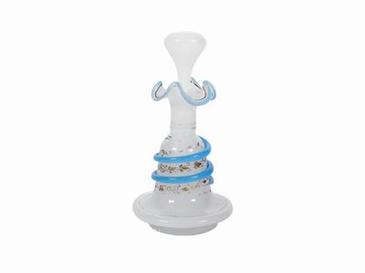 Piccola Bottiglia in Opaline Bianca e Azzurra Lumeggiata in Oro