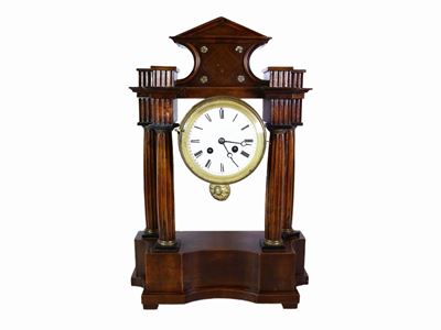 Orologio da Tavolo a Tempietto in Noce