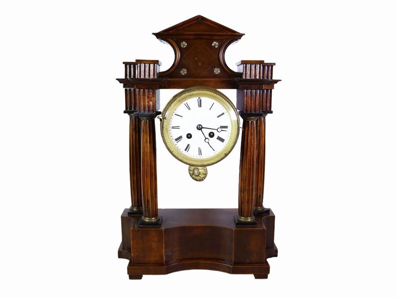 Orologio da Tavolo a Tempietto in Noce