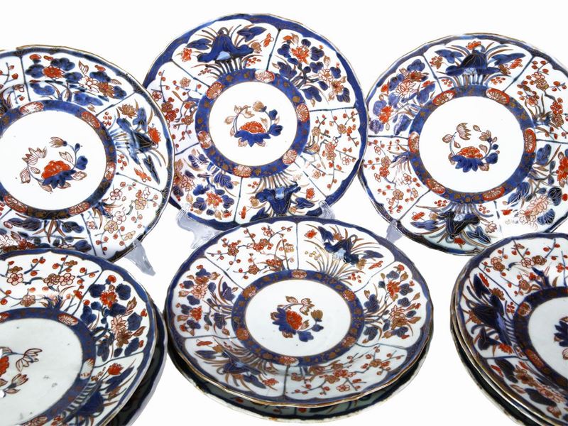 Serie di Undici Piatti in Porcellana Imari
