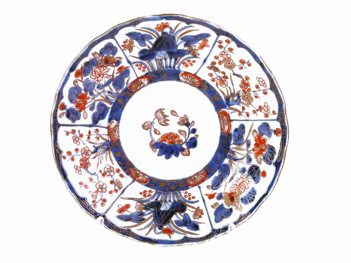 Serie di Undici Piatti in Porcellana Imari