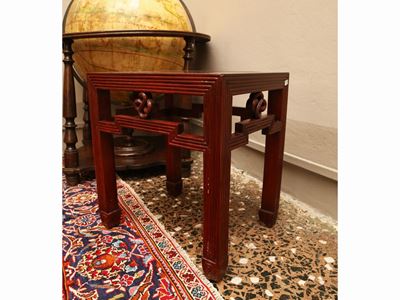 Coppia di Tavolini in Legno Tenero