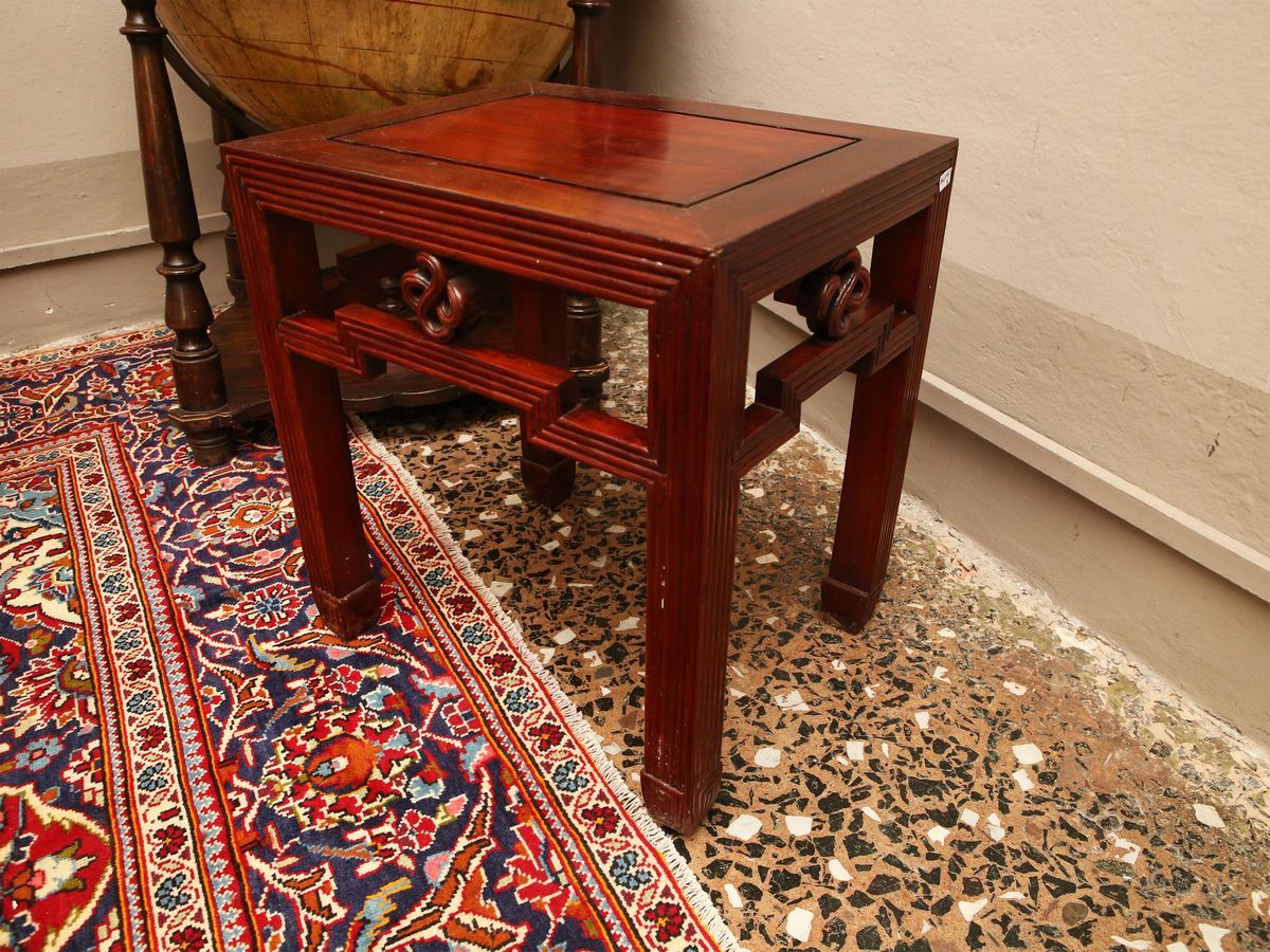 Coppia di Tavolini in Legno Tenero