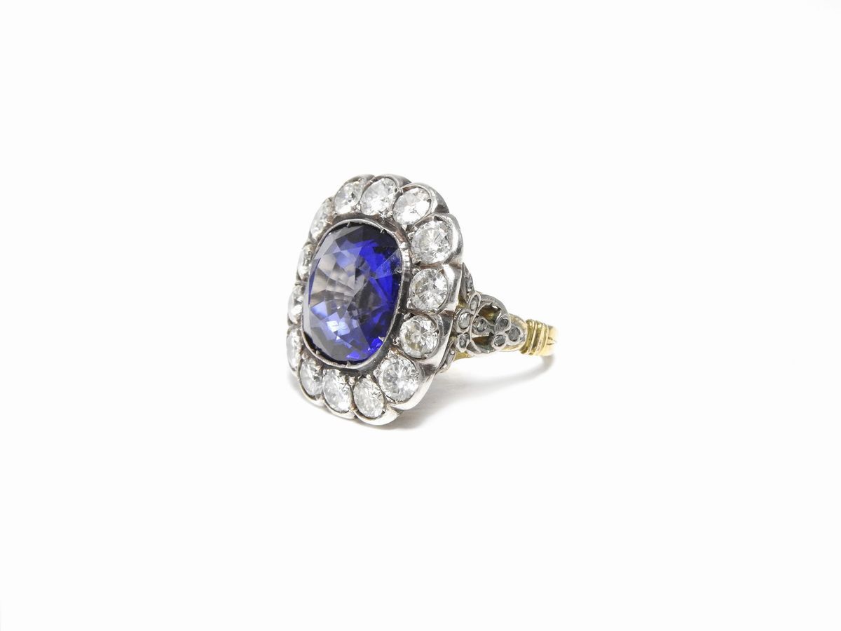 Anello in Oro Giallo e Argento con Diamanti e Zaffiro Sintetico