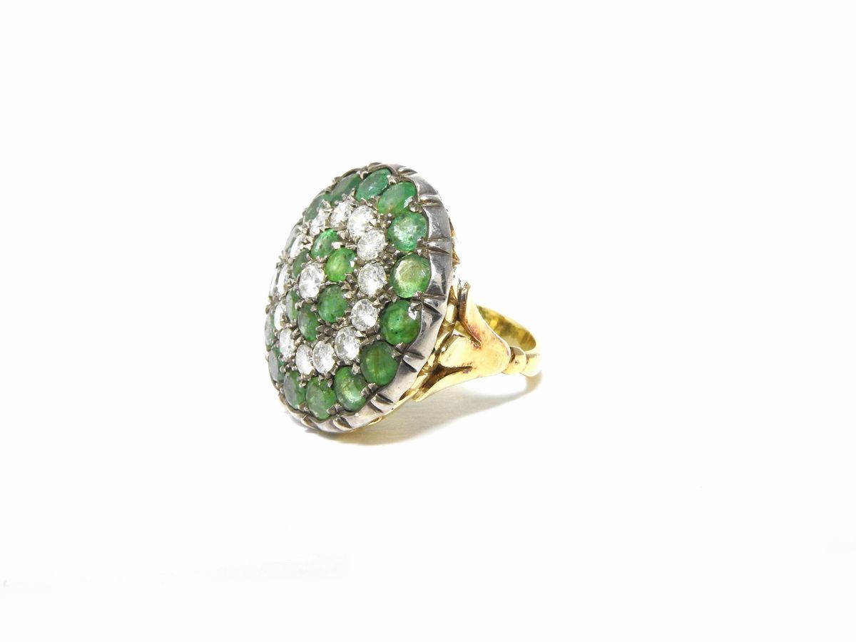 Anello in Oro Giallo e Argento con Diamanti e Smeraldi
