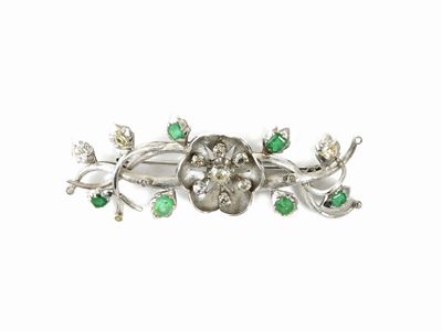 Spilla in Oro Bianco con Diamanti e Smeraldi