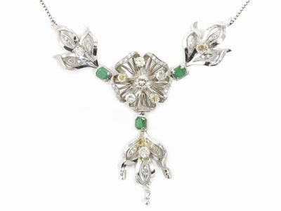 Collana in Oro Bianco con Diamanti e Smeraldi
