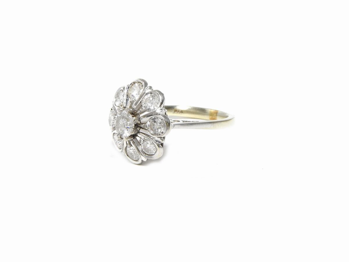 Anello a Margherita in Oro Bianco con Diamanti