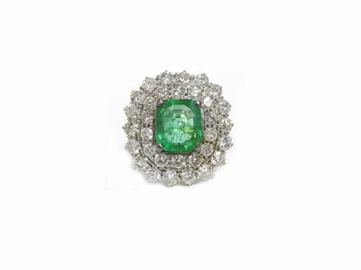 Anello in Oro Bianco con Diamanti e Smeraldo