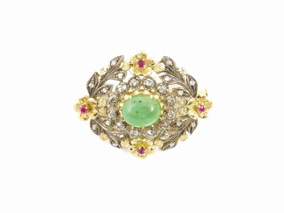 Parure Collana, Orecchini e Spilla in Oro Giallo e Argento con Diamanti, Rubini e Smeraldi