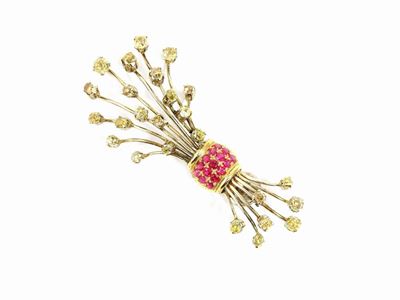 Orecchino in Oro Giallo con Diamanti Fancy Colour e Rubini Sintetici