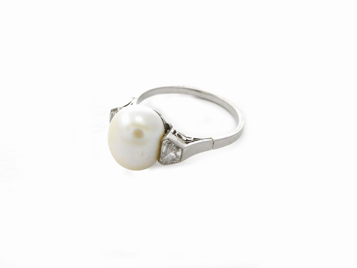 Anello Liberty in Platino con Diamanti e Perla