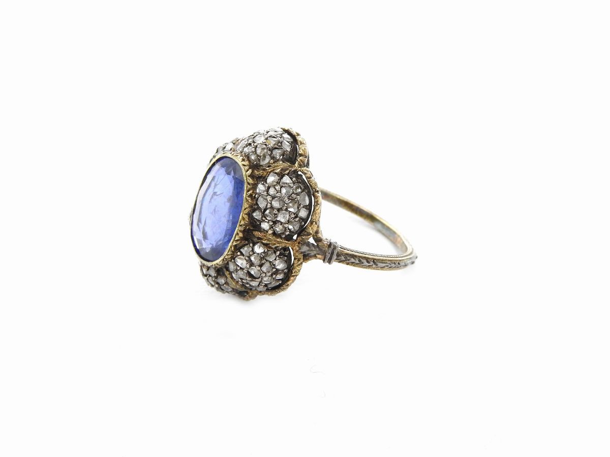 Anello Attribuibile a Mario Buccellati in Oro Giallo e Argento con Diamanti e Zaffiro