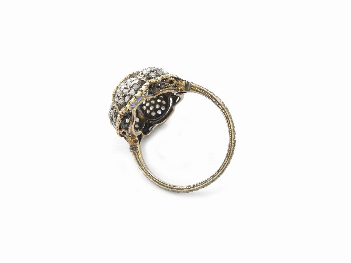 Anello Attribuibile a Mario Buccellati in Oro Giallo e Argento con Diamanti e Zaffiro