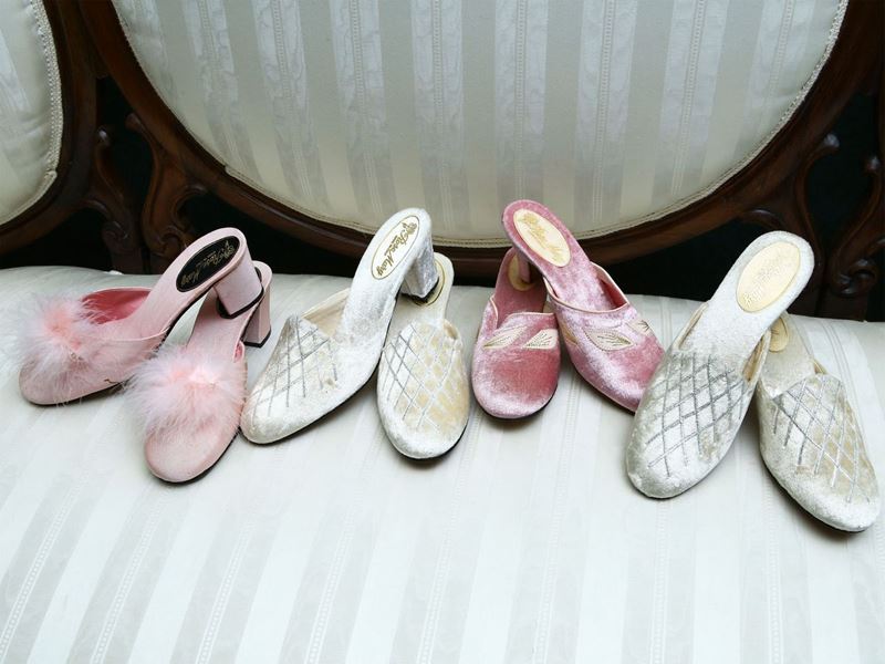 Lotto di Pantofole in Velluto Rosa e Bianco