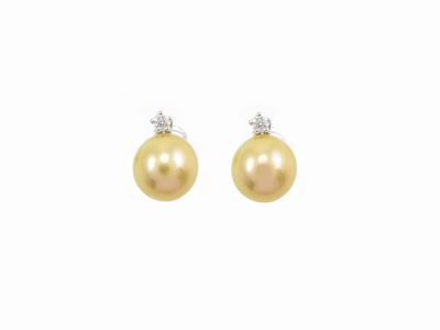 Orecchini in Oro Bianco con Diamanti e Perle Coltivate Gold