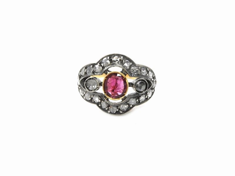 Anello in Oro Giallo e Argento con Diamanti e Rubino