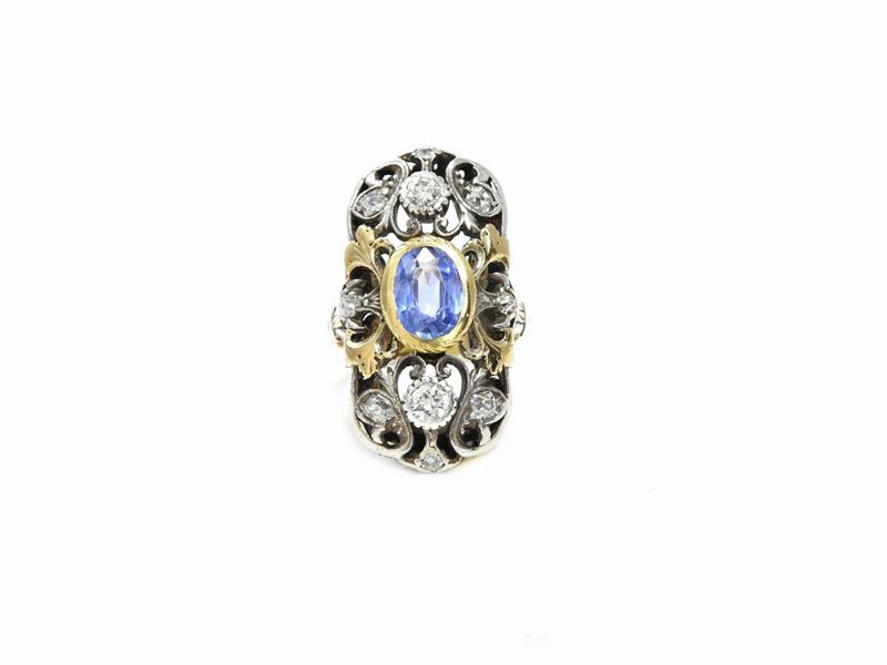 Anello in Oro Giallo e Argento con Diamanti e Zaffiro
