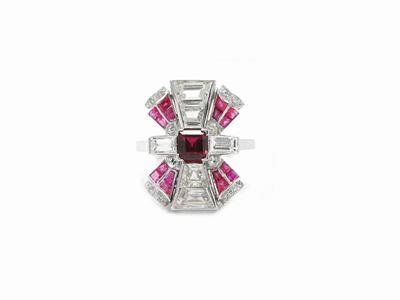 Anello in Platino con Diamanti e Rubini Sintetici