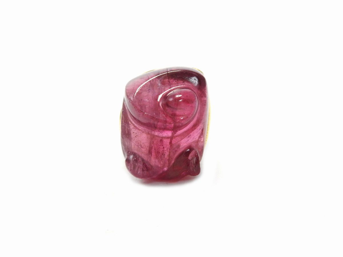 Anello in Oro Giallo con Tormalina Incisa a Volute