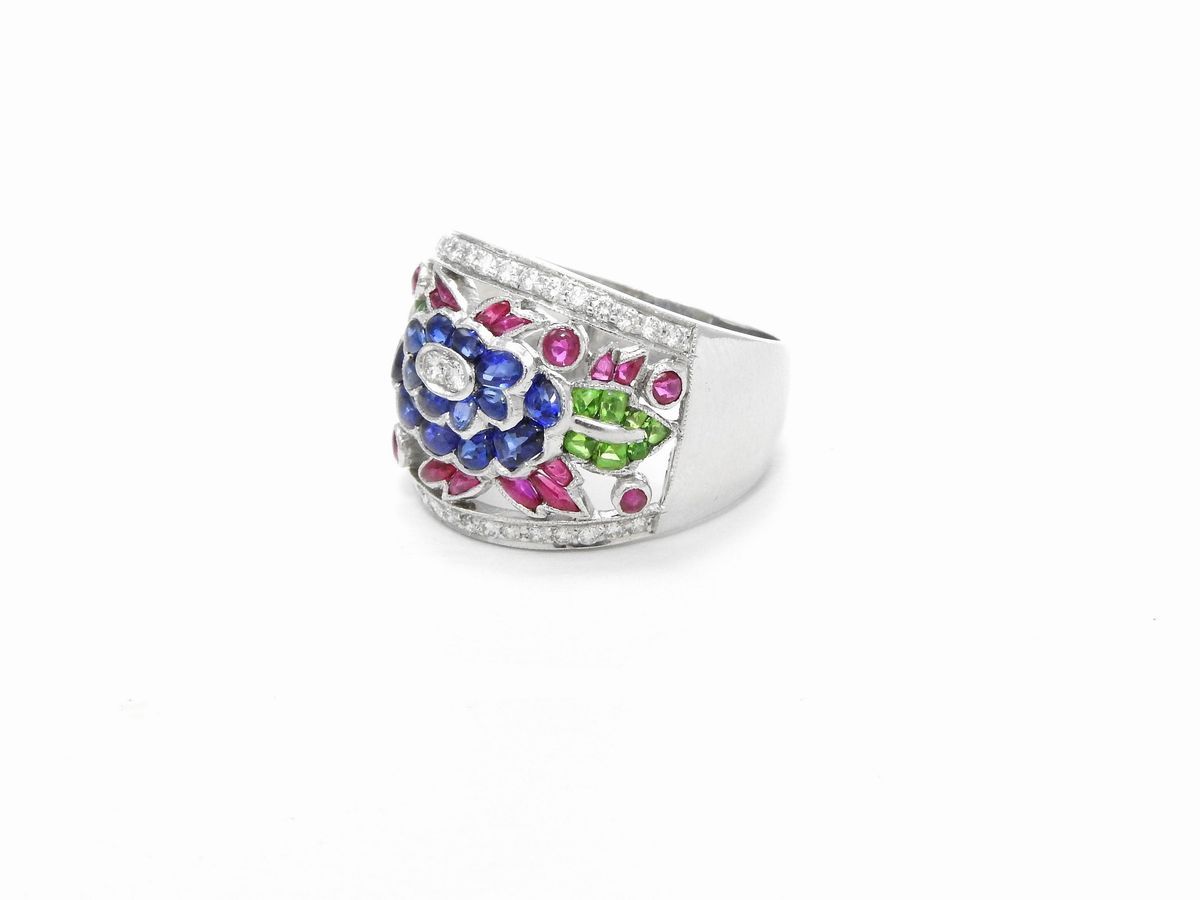Anello a Fascia in Oro Bianco con Diamanti, Rubini, Zaffiri e Tormaline