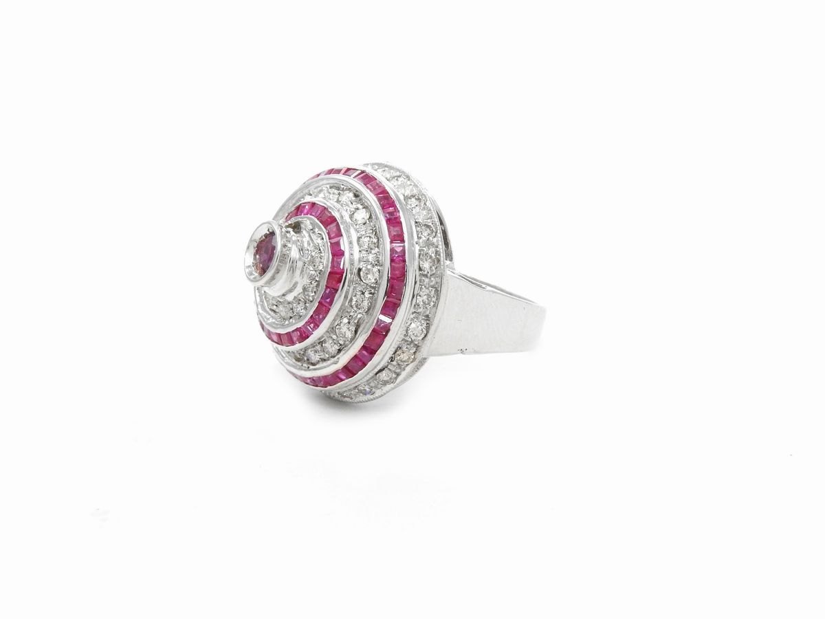 Anello in Oro Bianco con Diamanti e Rubini