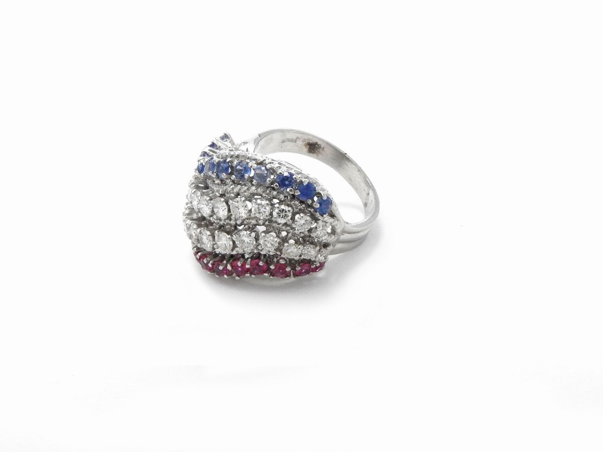 Anello a Fascia in Oro Bianco con Diamanti Rubini e Zaffiri