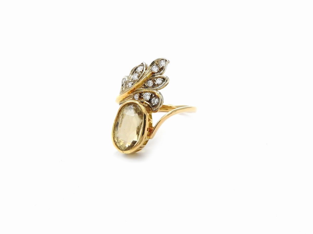 Anello in Oro Giallo con Diamanti e Quarzo Citrino