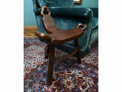 Coppia di Sgabelli Rustici da Mungitura