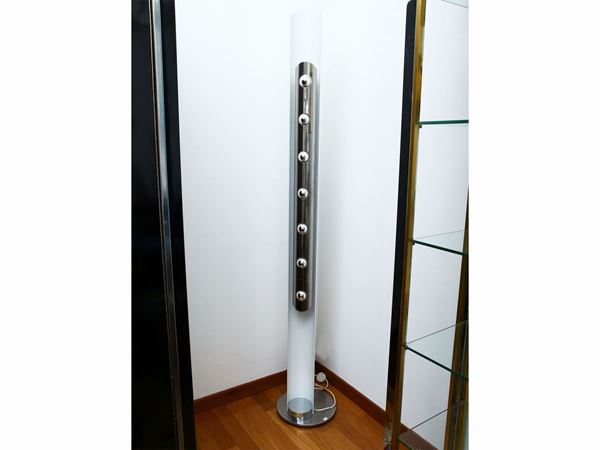 Floor lamp in white and chromed lacquered metal