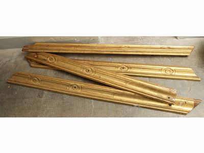 Assortimento di Stecche in Legno Intagliato e Dorato per Cornici o Specchiere