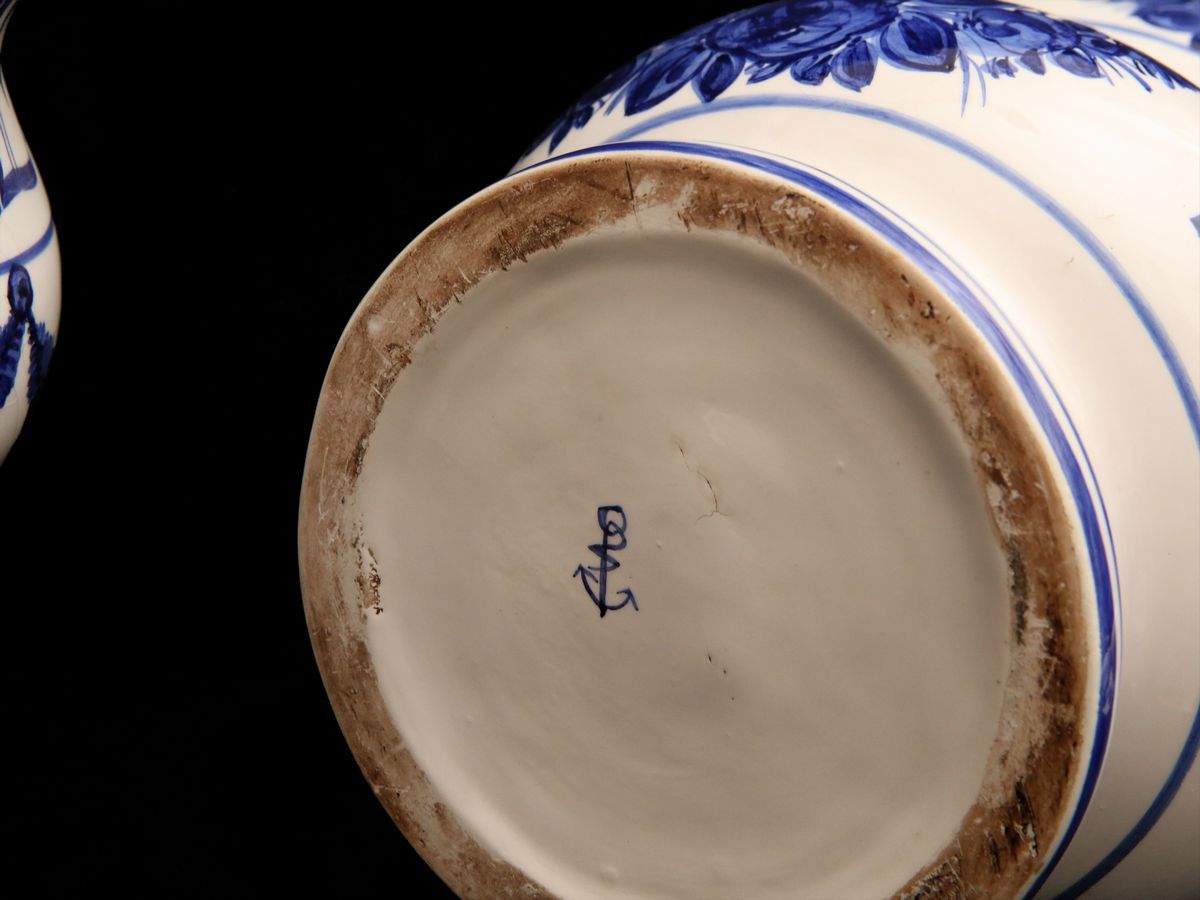 Coppia di Vasi da Farmacia in Ceramica