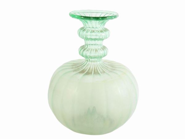Vaso in vetro soffiato verde acqua  (inizio del XX secolo)  - Asta L'Arte di Arredare - Maison Bibelot - Casa d'Aste Firenze - Milano