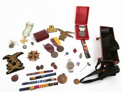 Miscellanea di Medaglie e Militaria da Collezione