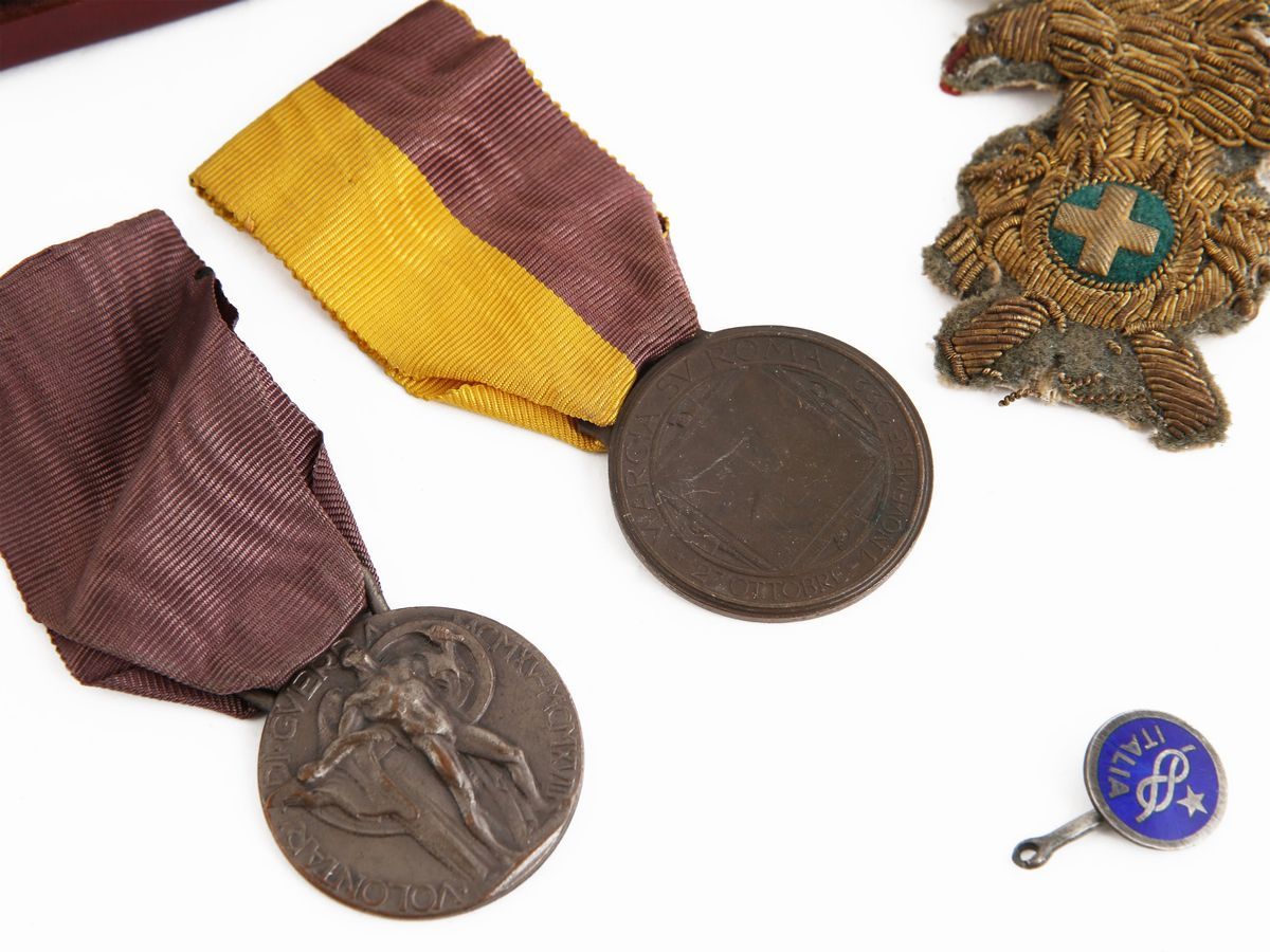 Miscellanea di Medaglie e Militaria da Collezione